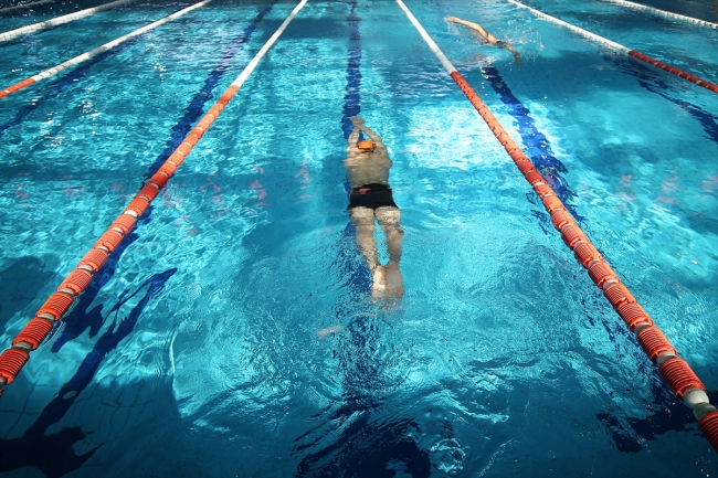 Yüzme öğrenmek için başladı, 15 Türkiye rekoru kırdı